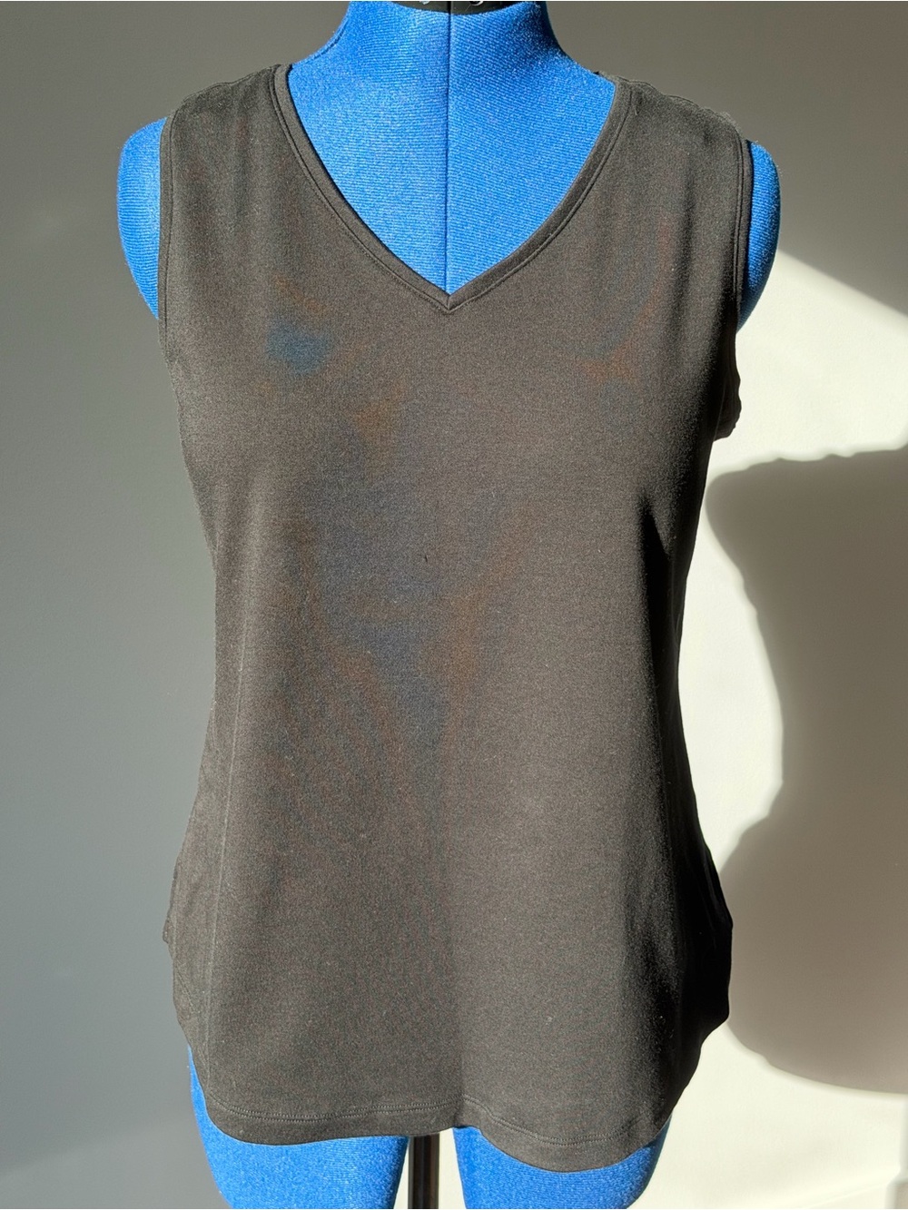 Isaac Mizrahi Black V-Neck Sleeveless Tank